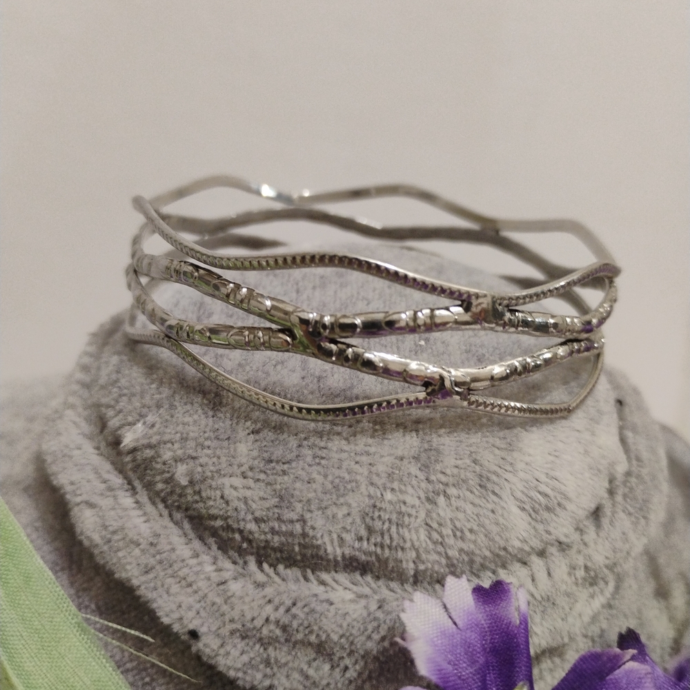 Silver-Tone Closed Bangle Bracelet with Textured Shine | 8” | Hypoallergenic